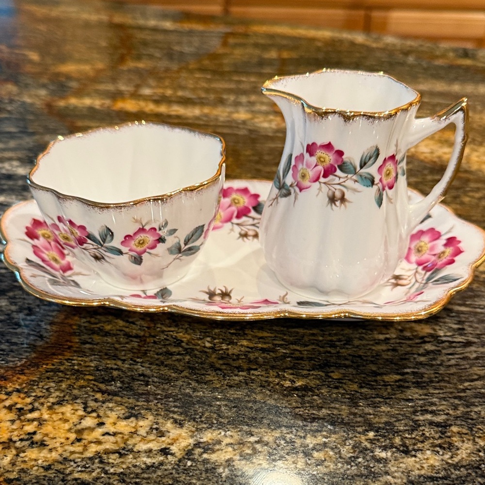 Royal Victoria  Creamer and Sugar Set
